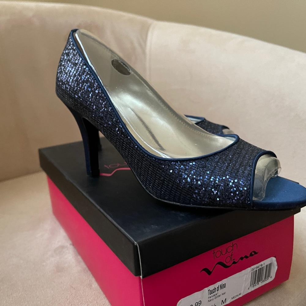 Nina Glitter pumps.